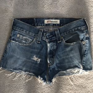 Vintage Levis cut off shorts, size 26-27